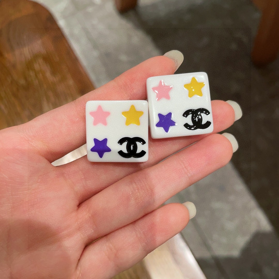  香奈儿✨方块星星双C耳钉