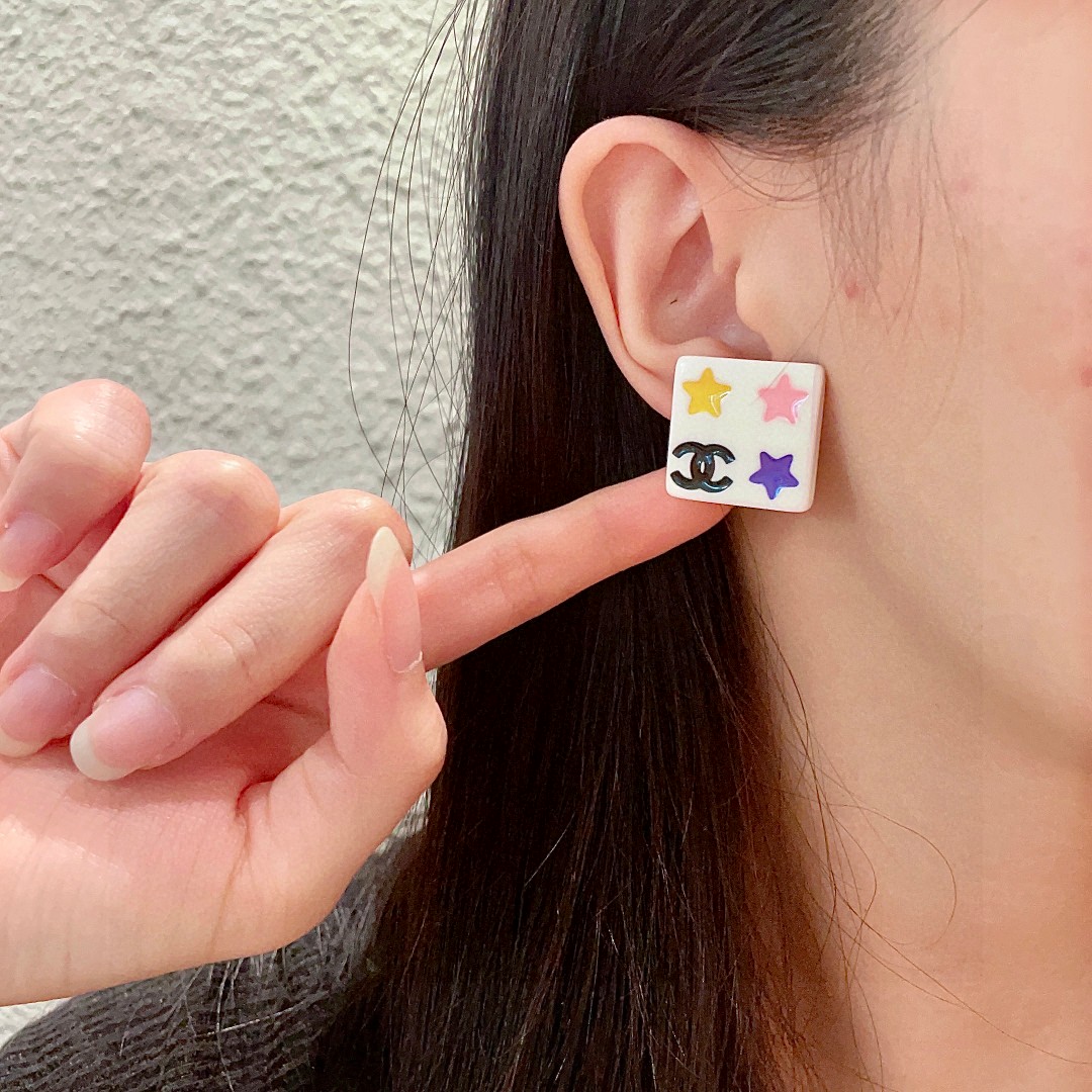  香奈儿✨方块星星双C耳钉
