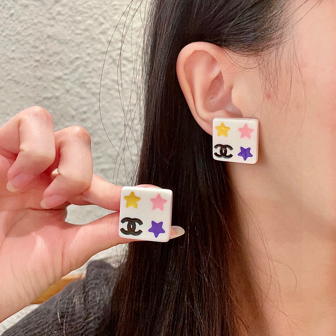 香奈儿✨方块星星双C耳钉