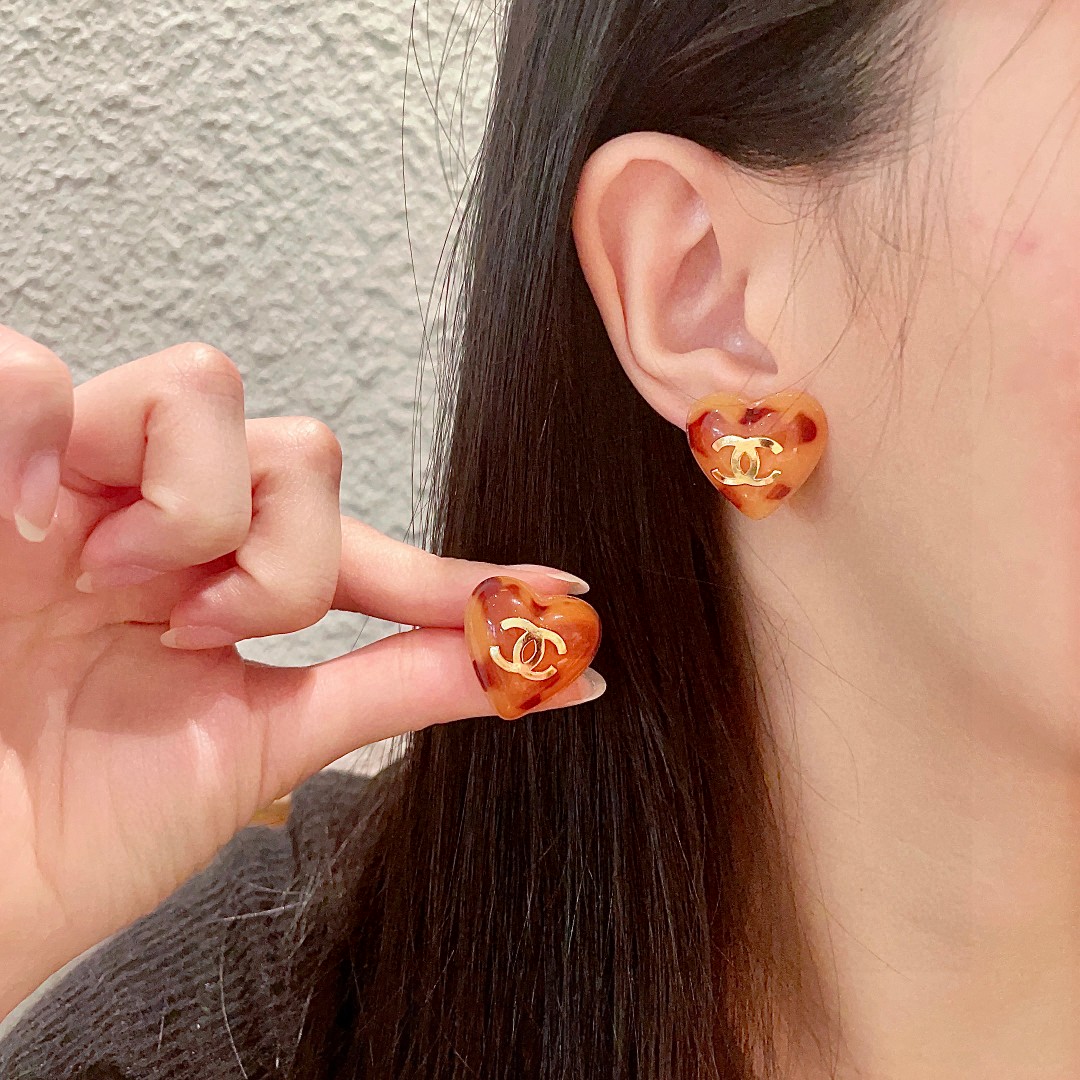  香奈儿✨爱心❤️双C耳钉