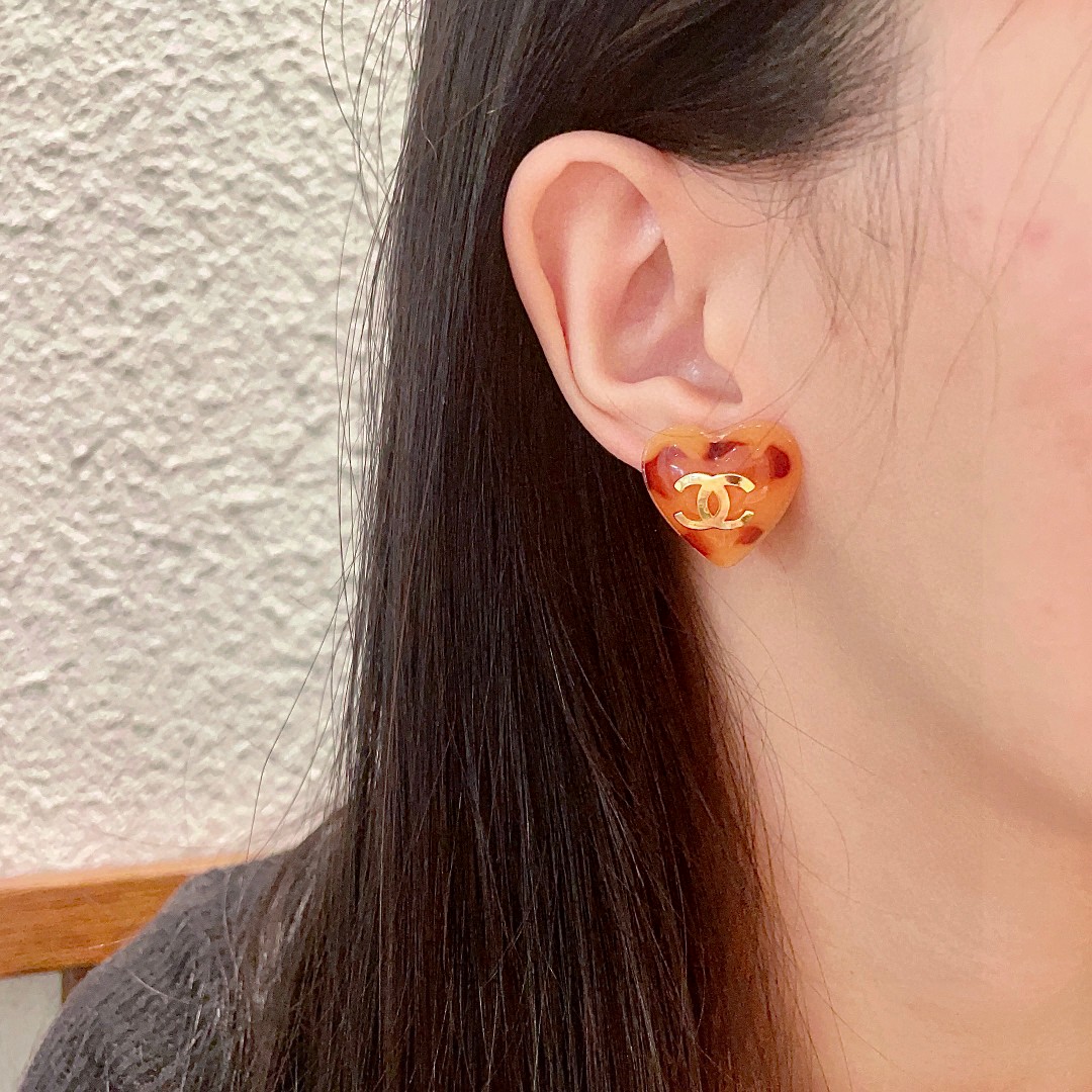  香奈儿✨爱心❤️双C耳钉