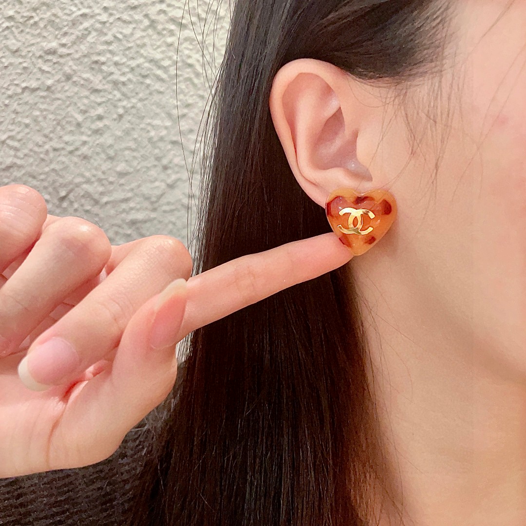  香奈儿✨爱心❤️双C耳钉