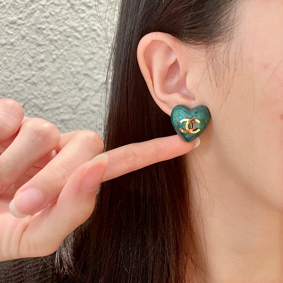  香奈儿✨爱心❤️双C耳钉