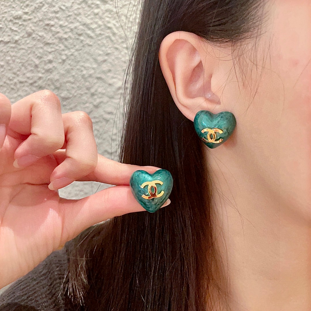  香奈儿✨爱心❤️双C耳钉
