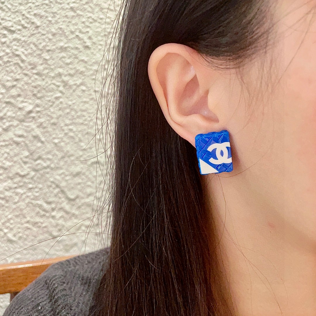  香奈儿✨棱形格双C耳钉