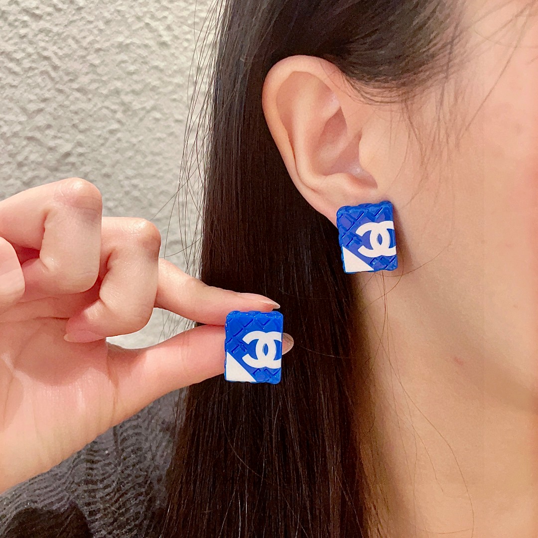  香奈儿✨棱形格双C耳钉