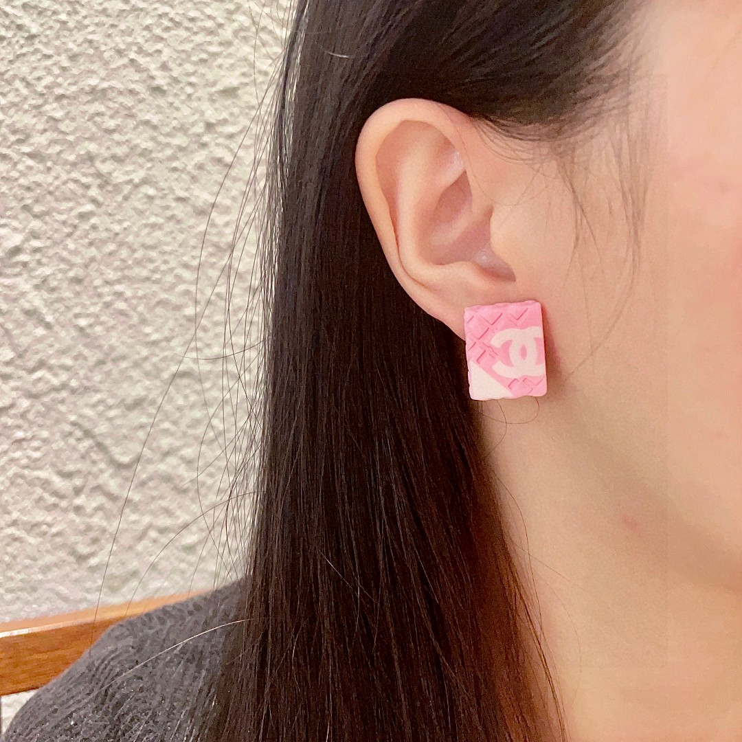  香奈儿✨棱形格双C耳钉