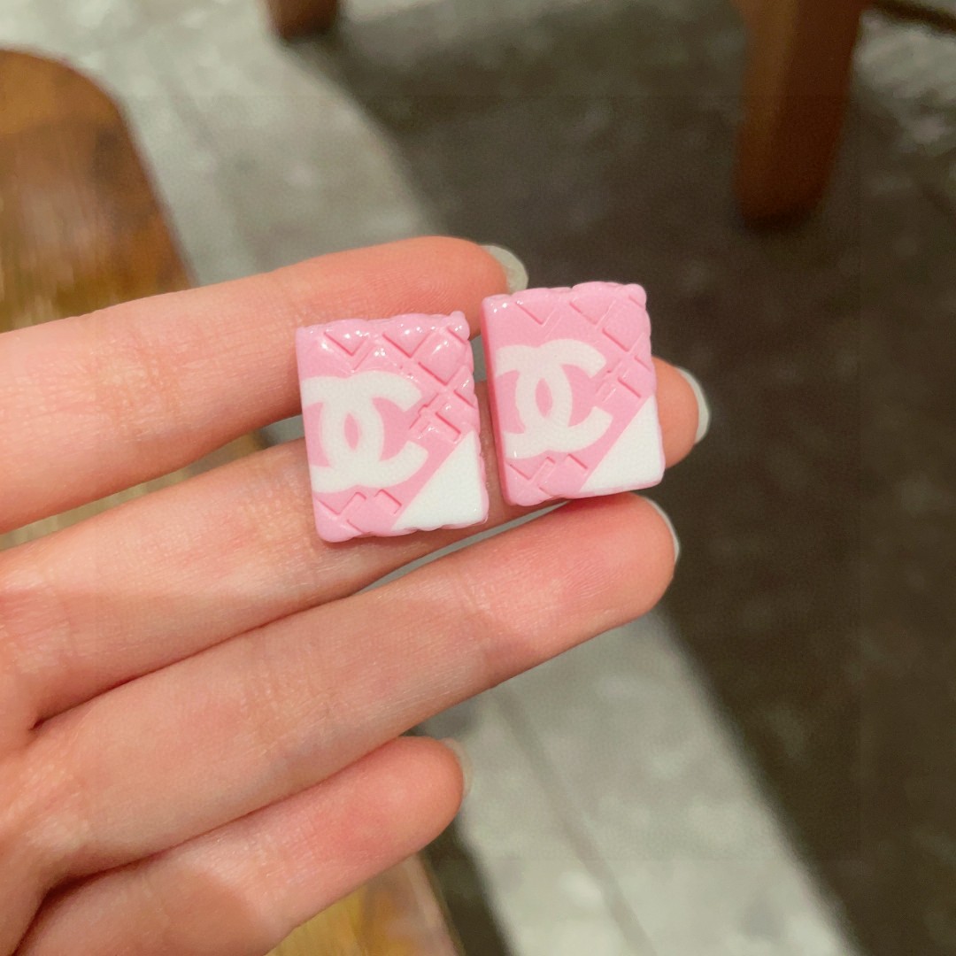  香奈儿✨棱形格双C耳钉