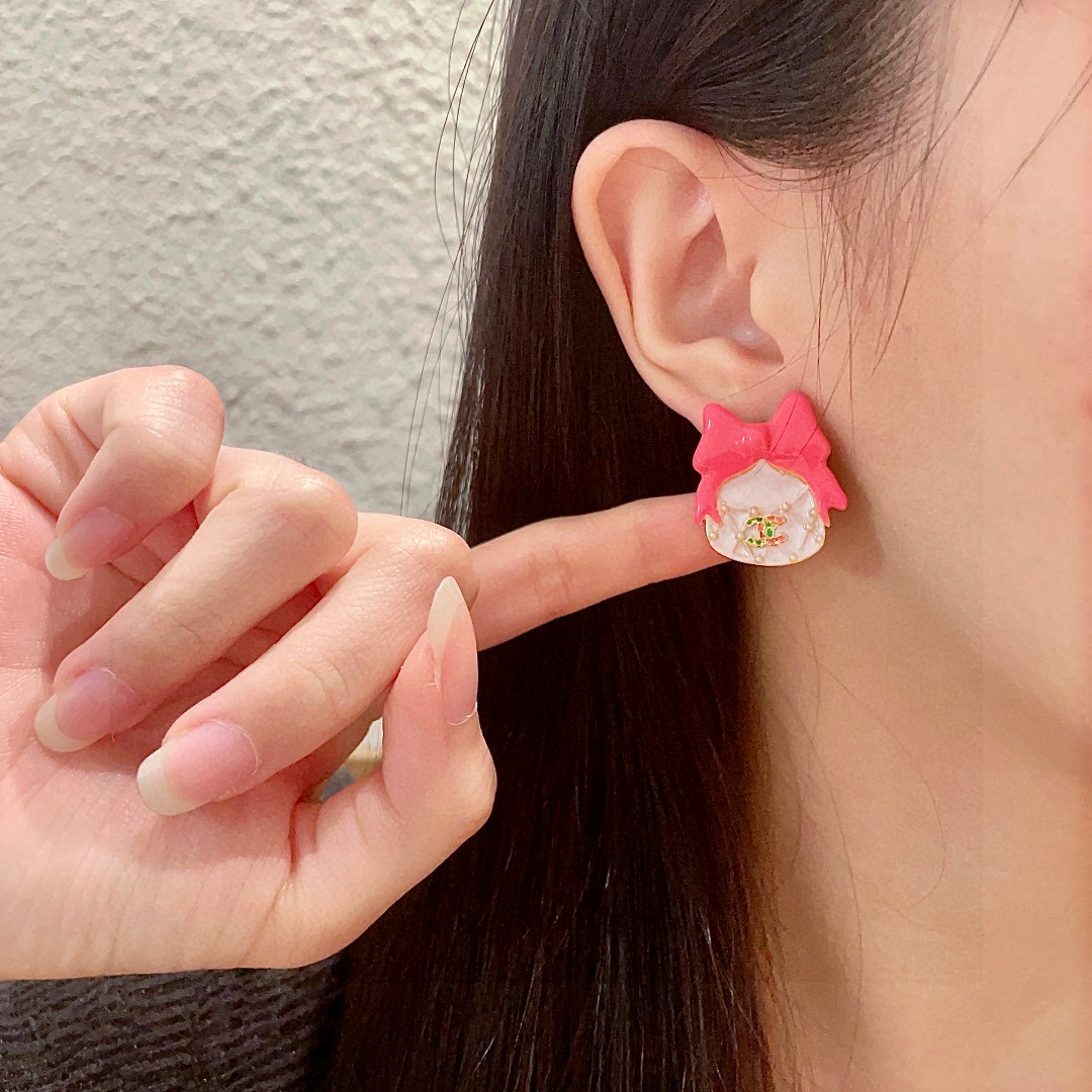  香奈儿✨蝴蝶结🎀双C耳钉