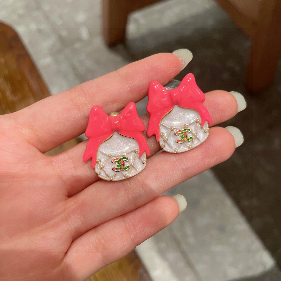  香奈儿✨蝴蝶结🎀双C耳钉