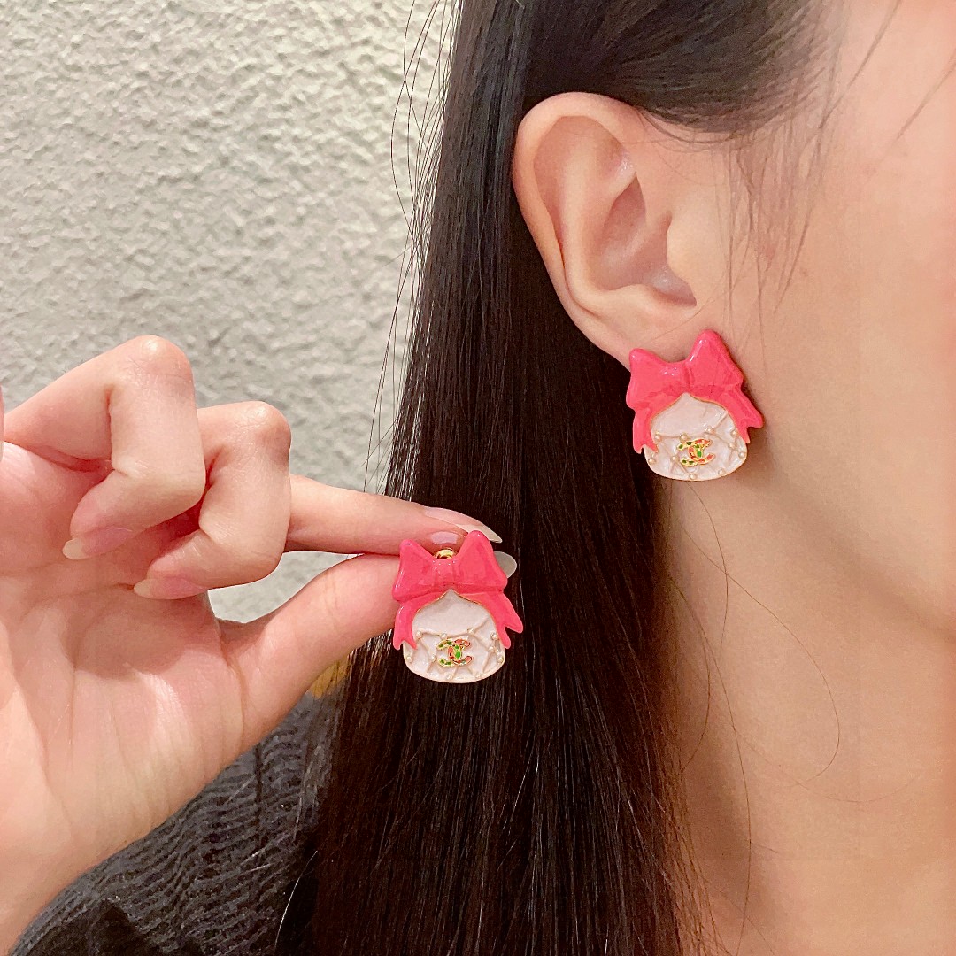  香奈儿✨蝴蝶结🎀双C耳钉