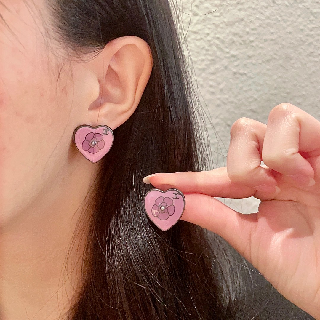  香奈儿✨山茶花🌸双c耳钉