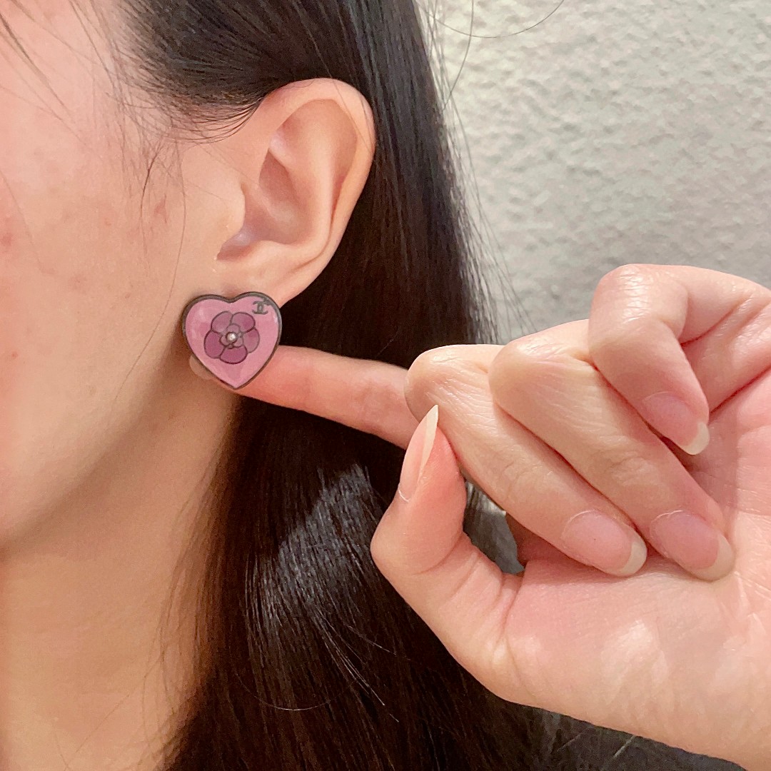  香奈儿✨山茶花🌸双c耳钉