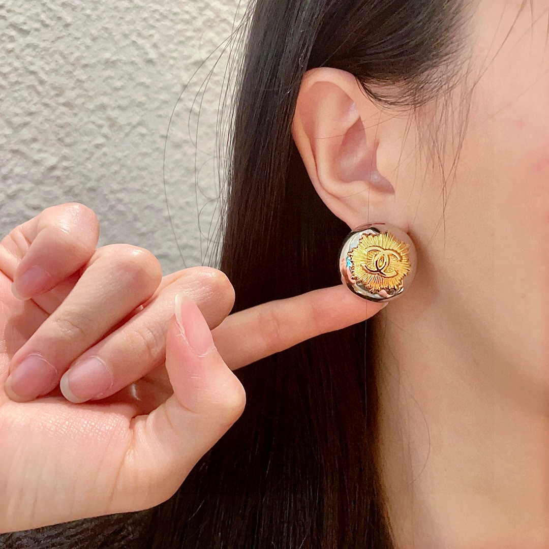  香奈儿✨经典双C耳钉