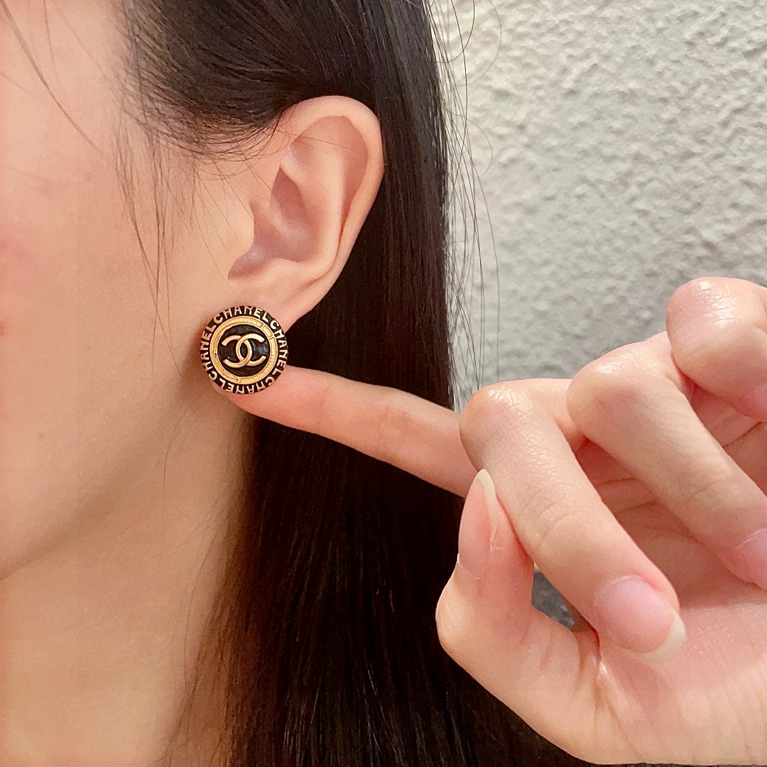  香奈儿✨经典双C字母耳钉