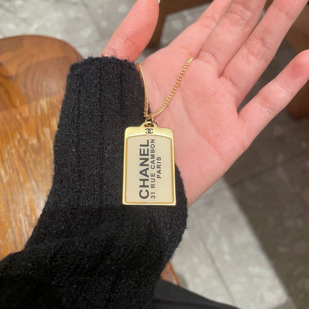  Chanel香奈儿 中古 项链👀小香家的款式真心无需多介绍😘🎶每一款都超好看，精致大方，非常显气质。