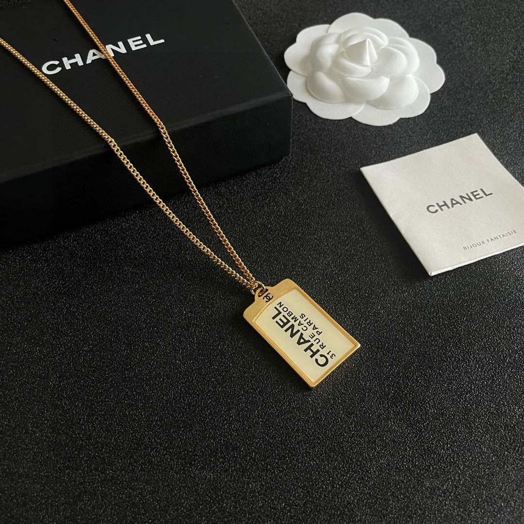  Chanel香奈儿 中古 项链👀小香家的款式真心无需多介绍😘🎶每一款都超好看，精致大方，非常显气质。
