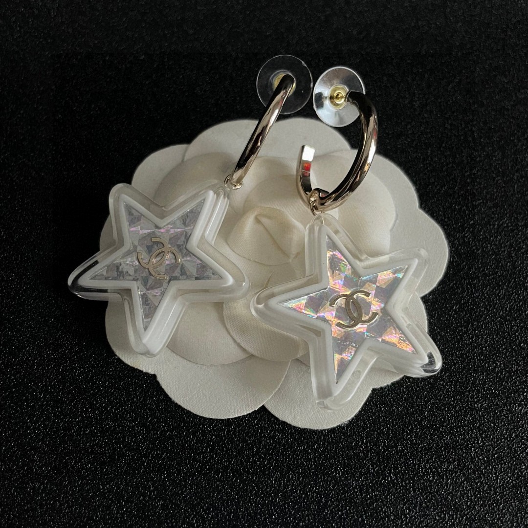  香奈儿星星✨双C耳环