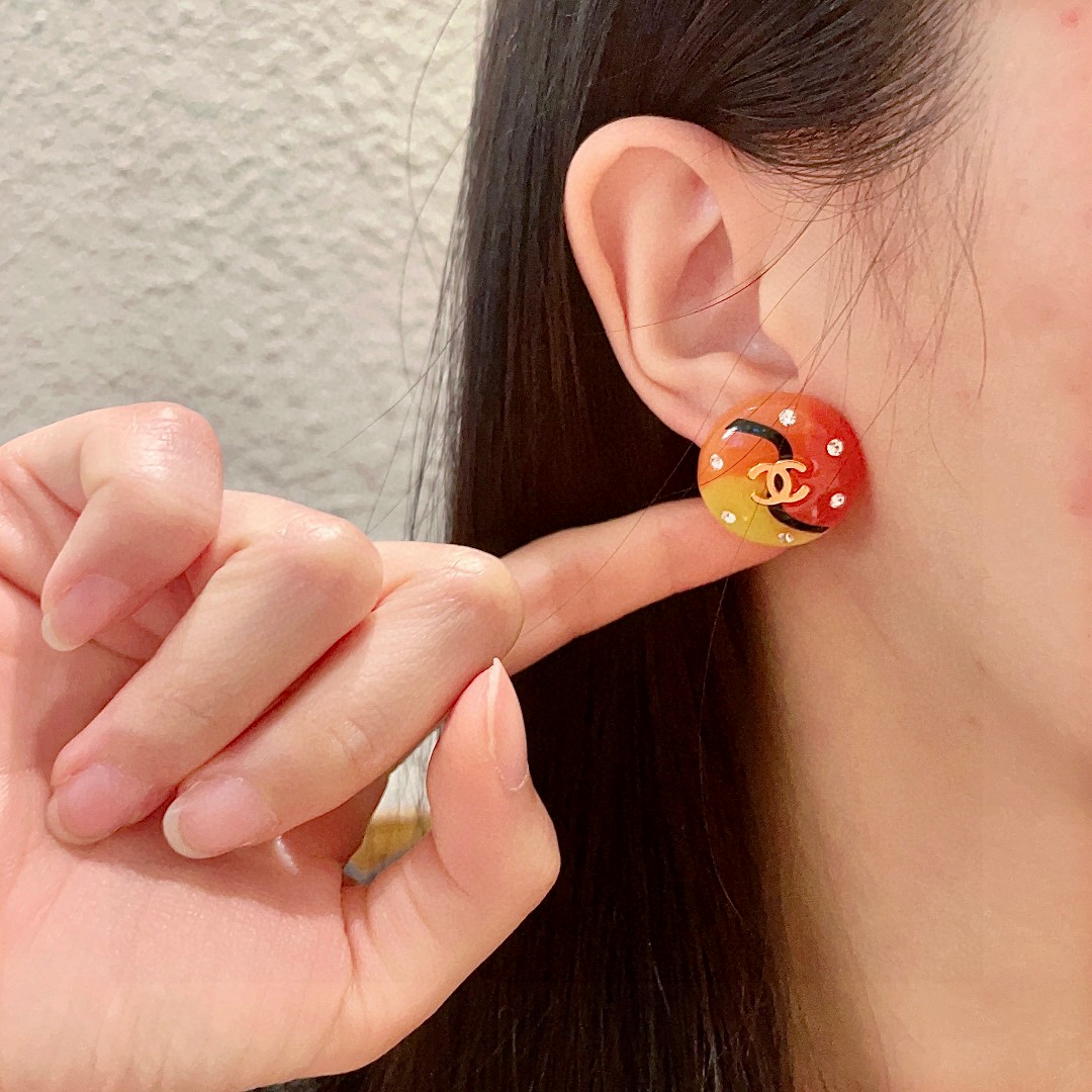   香奈儿✨彩色双C耳钉