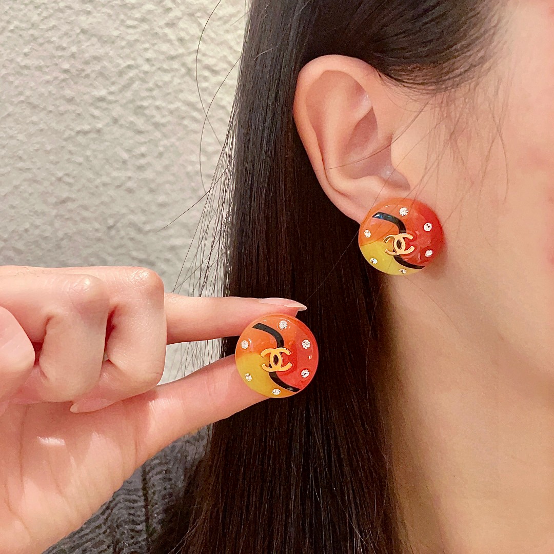   香奈儿✨彩色双C耳钉