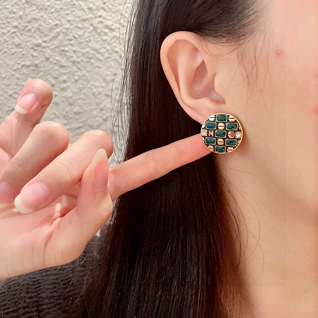  香奈儿✨圆形双C耳钉