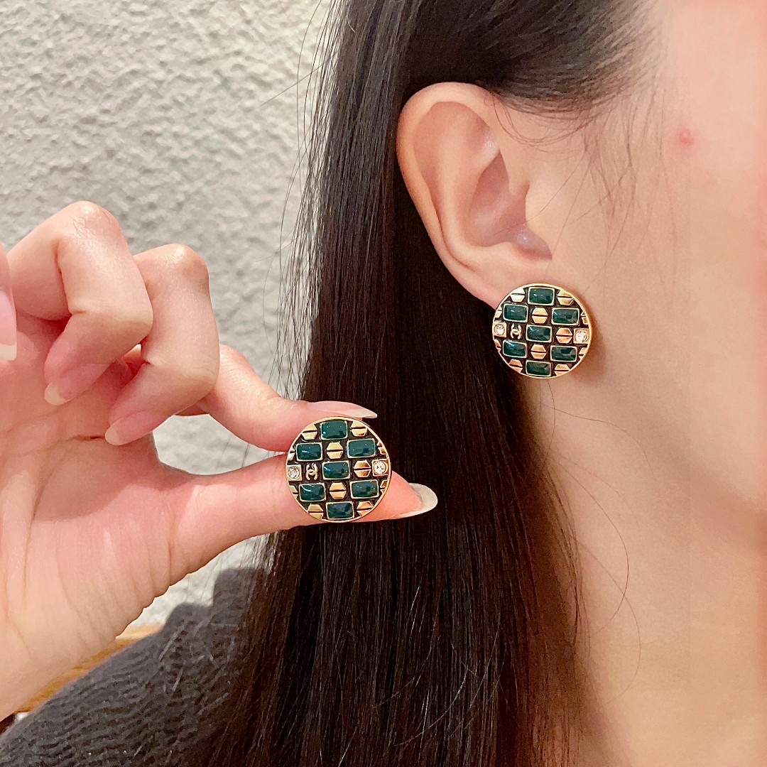  香奈儿✨圆形双C耳钉