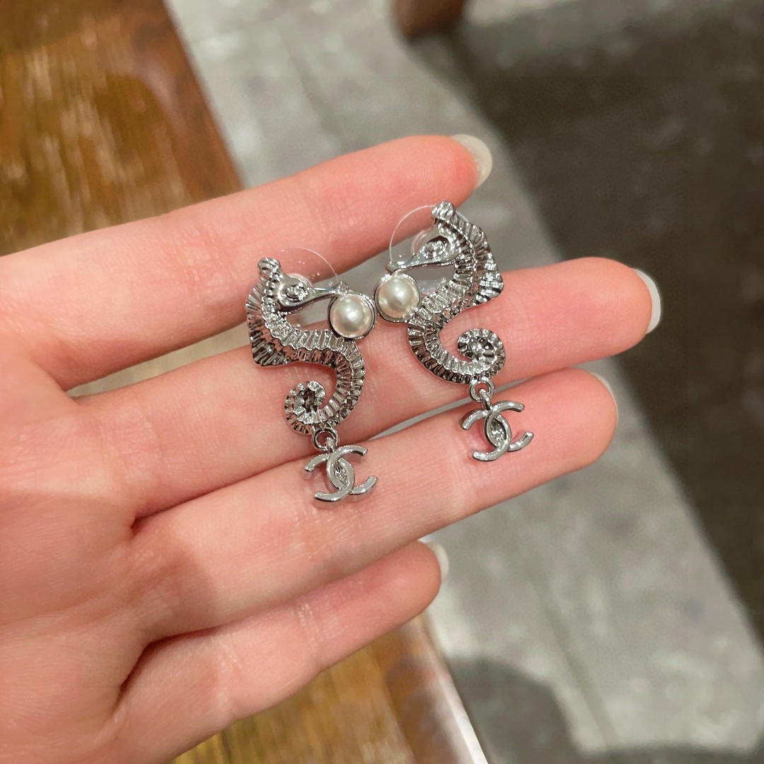   专柜同款 香奈儿✨珍珠双C耳环