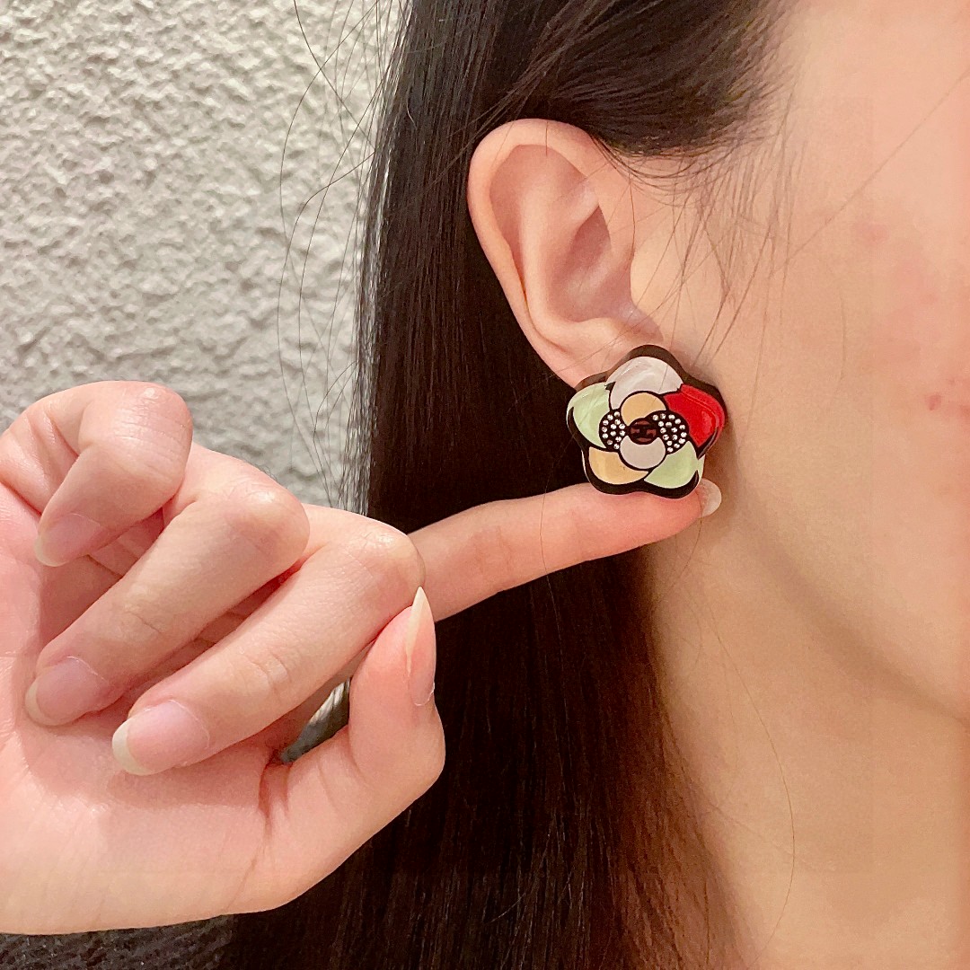  香奈儿✨山茶花🌸双C耳钉