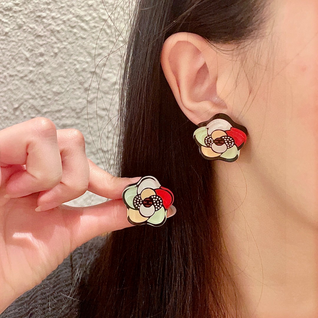 香奈儿✨山茶花🌸双C耳钉