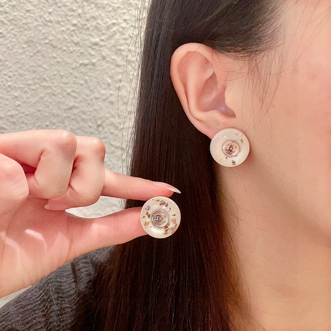 香奈儿✨圆形双C耳钉