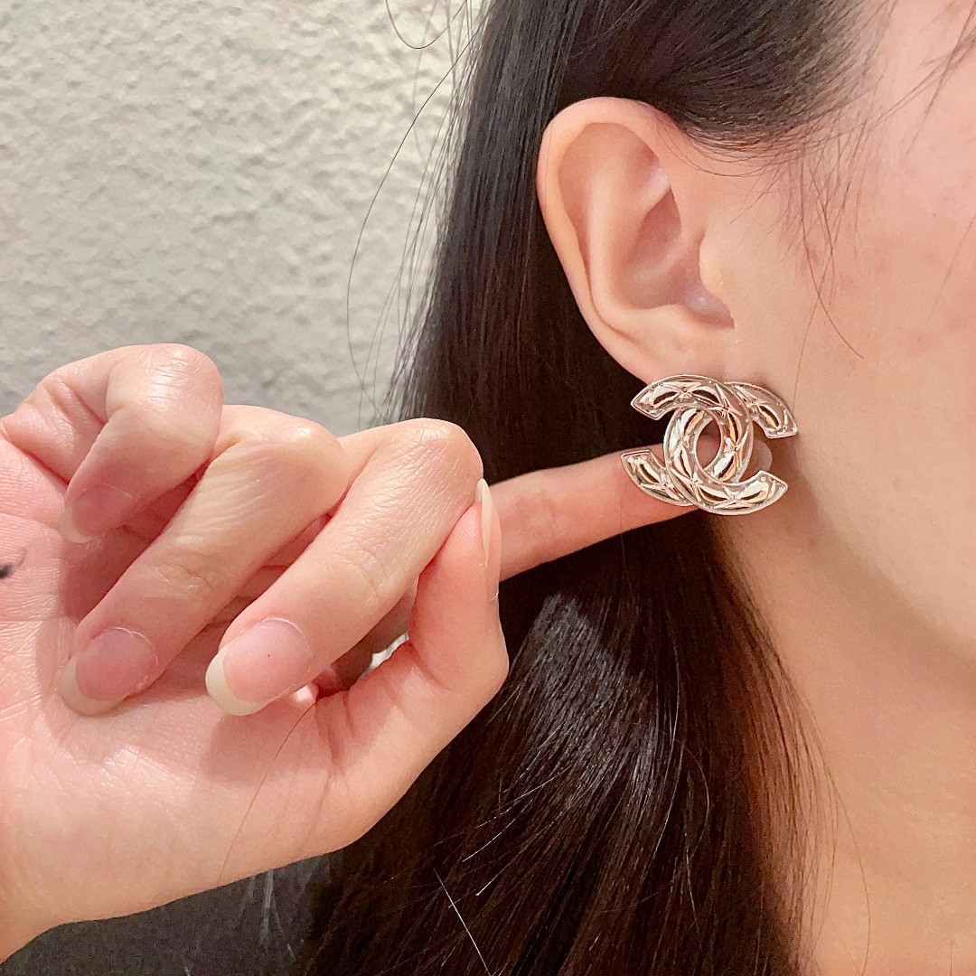  香奈儿✨经典双c耳钉