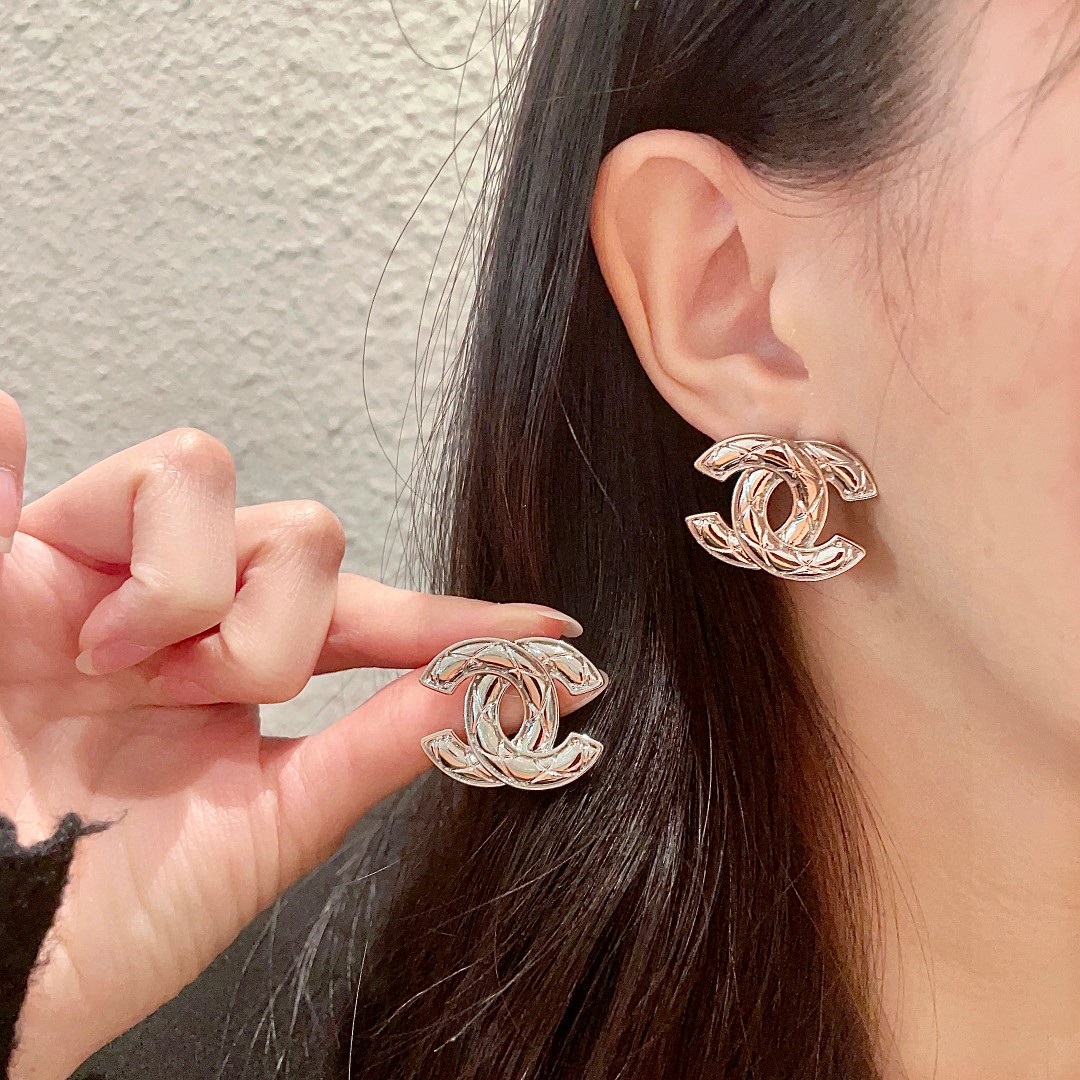  香奈儿✨经典双c耳钉