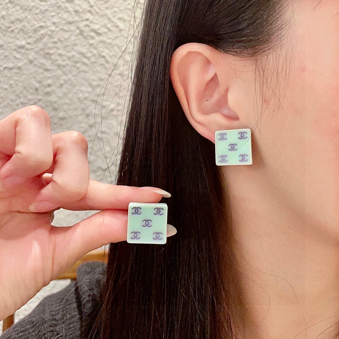  香奈儿✨方形双C耳钉