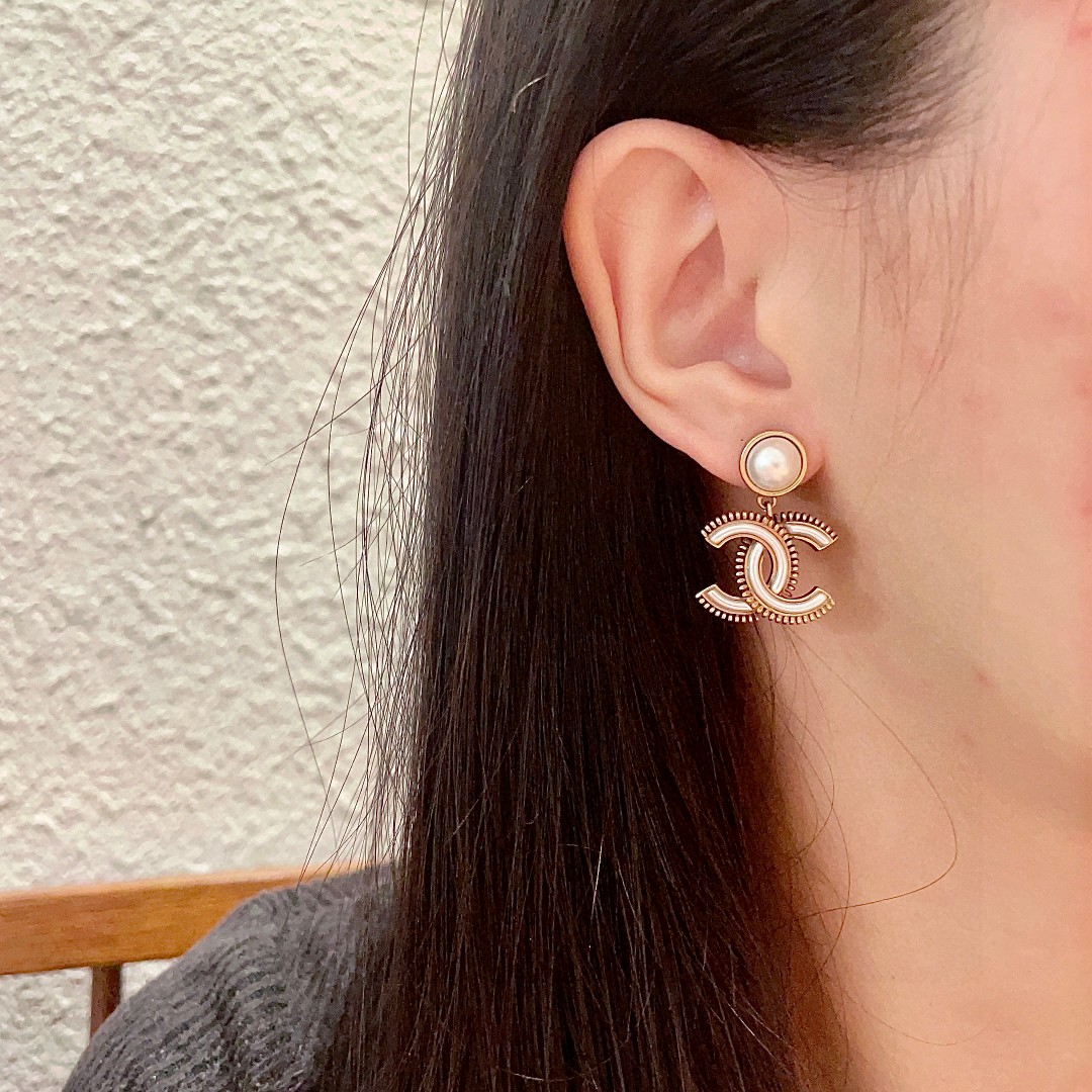   香奈儿✨珍珠双C耳环