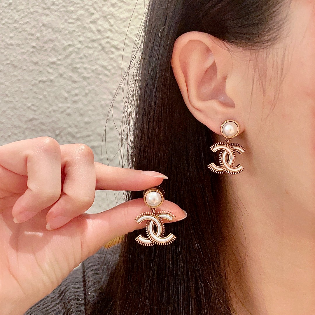   香奈儿✨珍珠双C耳环