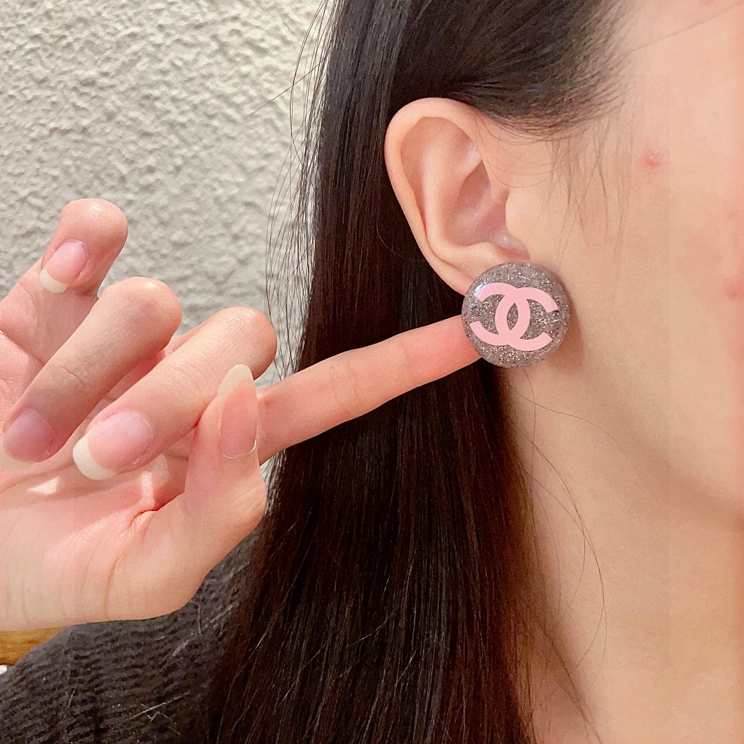  香奈儿✨圆形双C耳钉