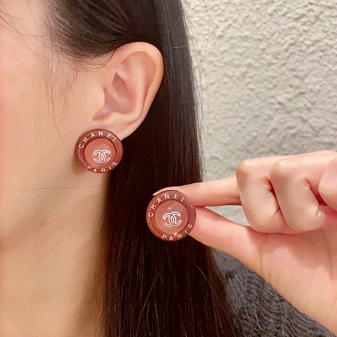  香奈儿✨圆形字母双C耳钉