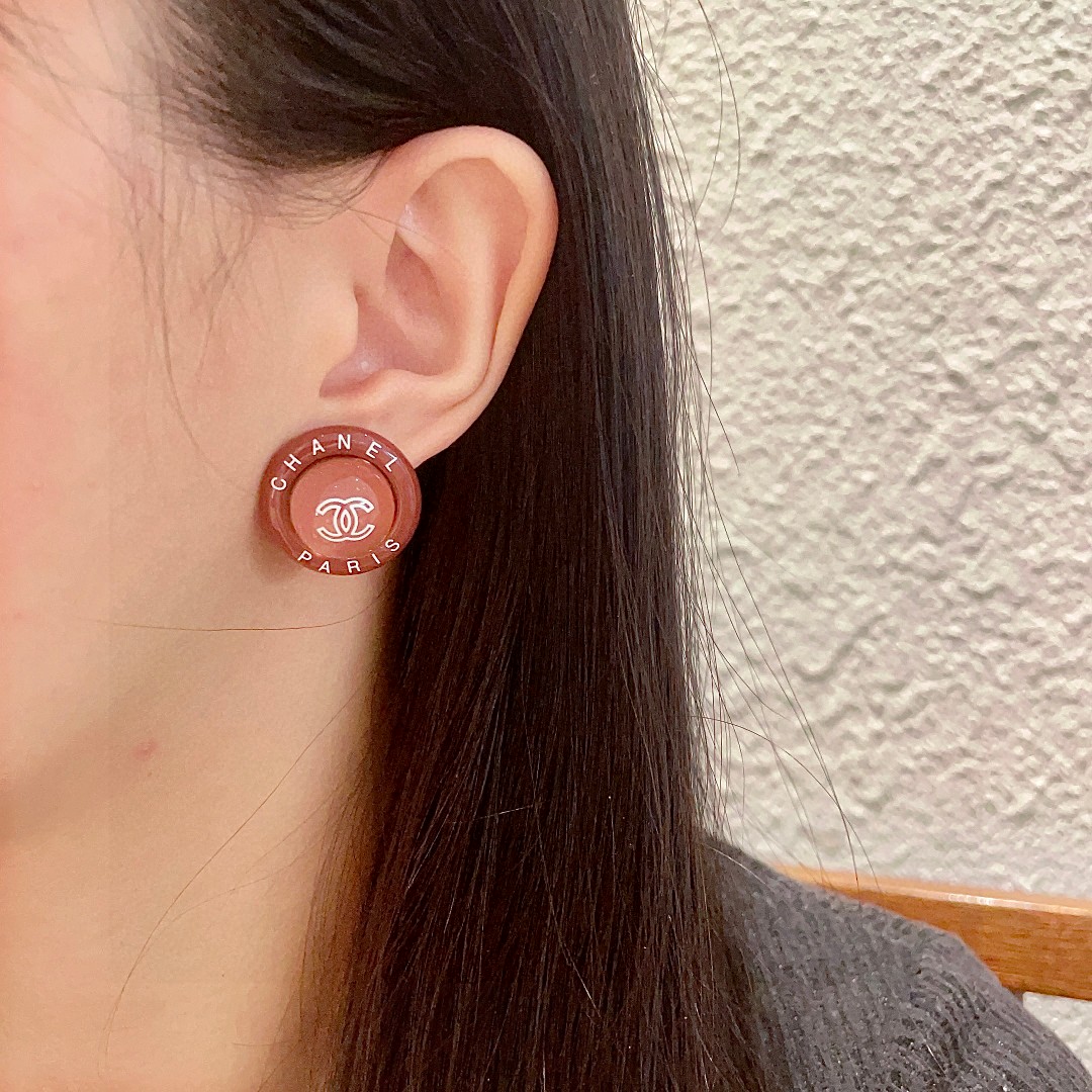  香奈儿✨圆形字母双C耳钉