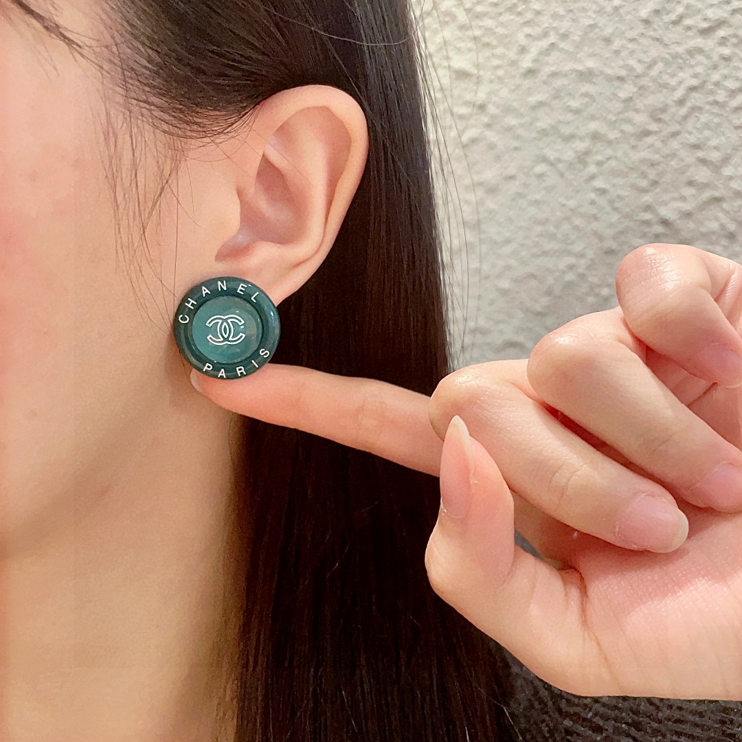  香奈儿✨圆形字母双C耳钉