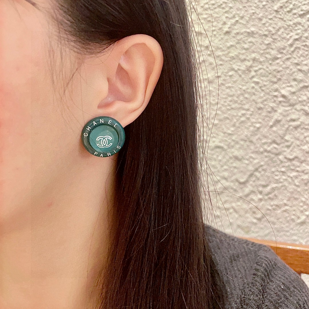  香奈儿✨圆形字母双C耳钉