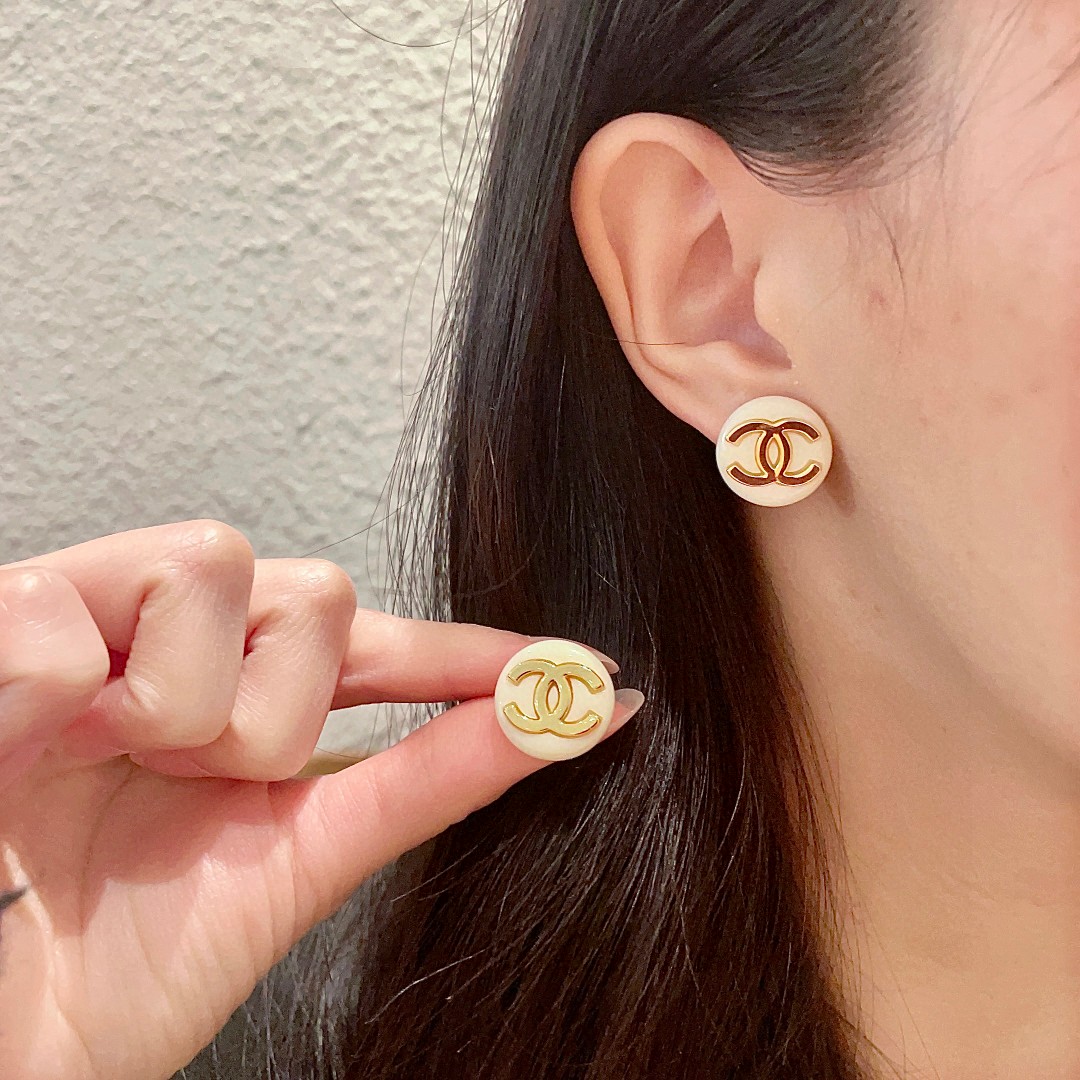  香奈儿✨经典双c耳钉