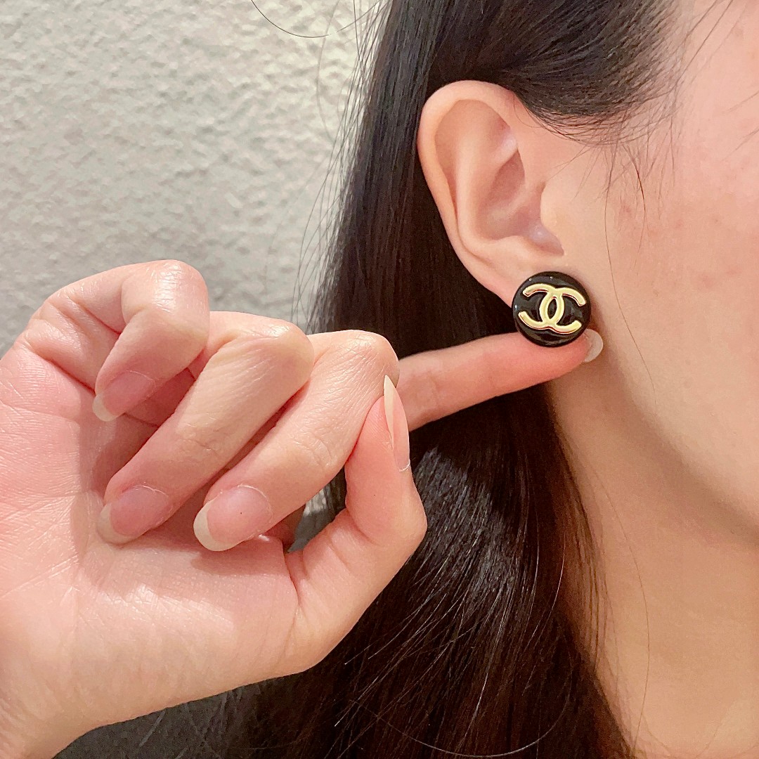  香奈儿✨经典双c耳钉