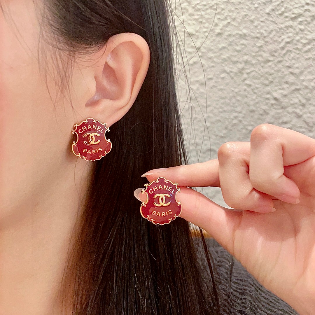  香奈儿✨双C字母耳钉