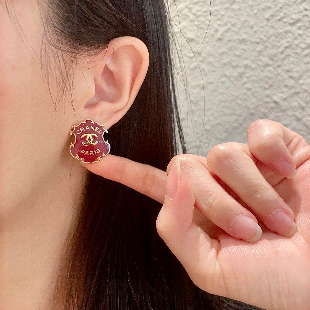  香奈儿✨双C字母耳钉