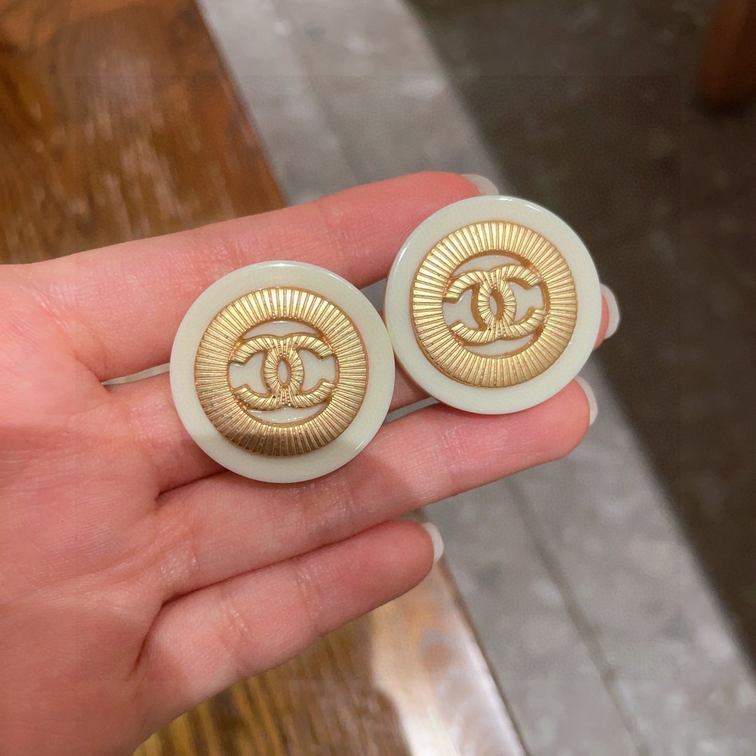  香奈儿✨双C耳钉 三色齐