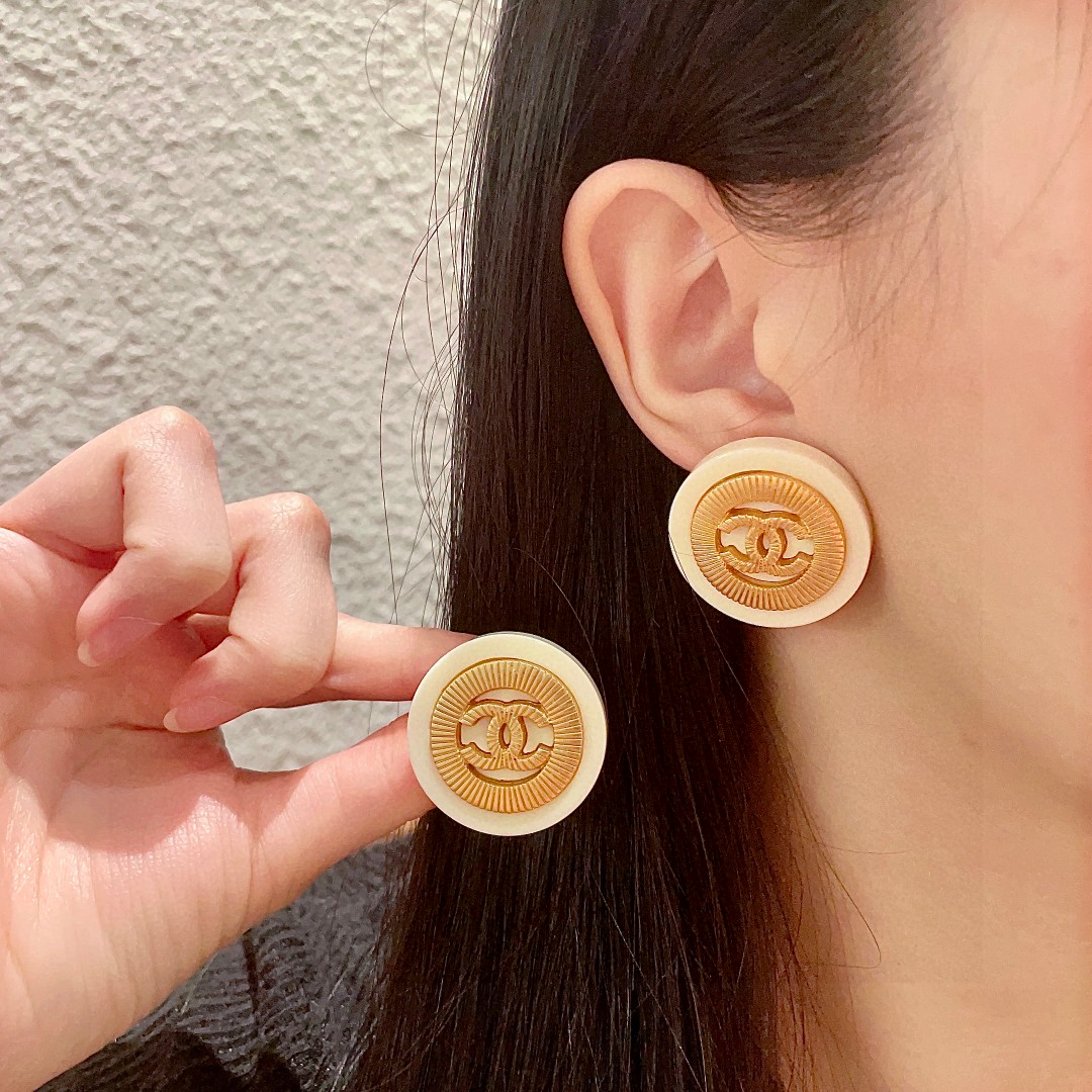  香奈儿✨双C耳钉 三色齐
