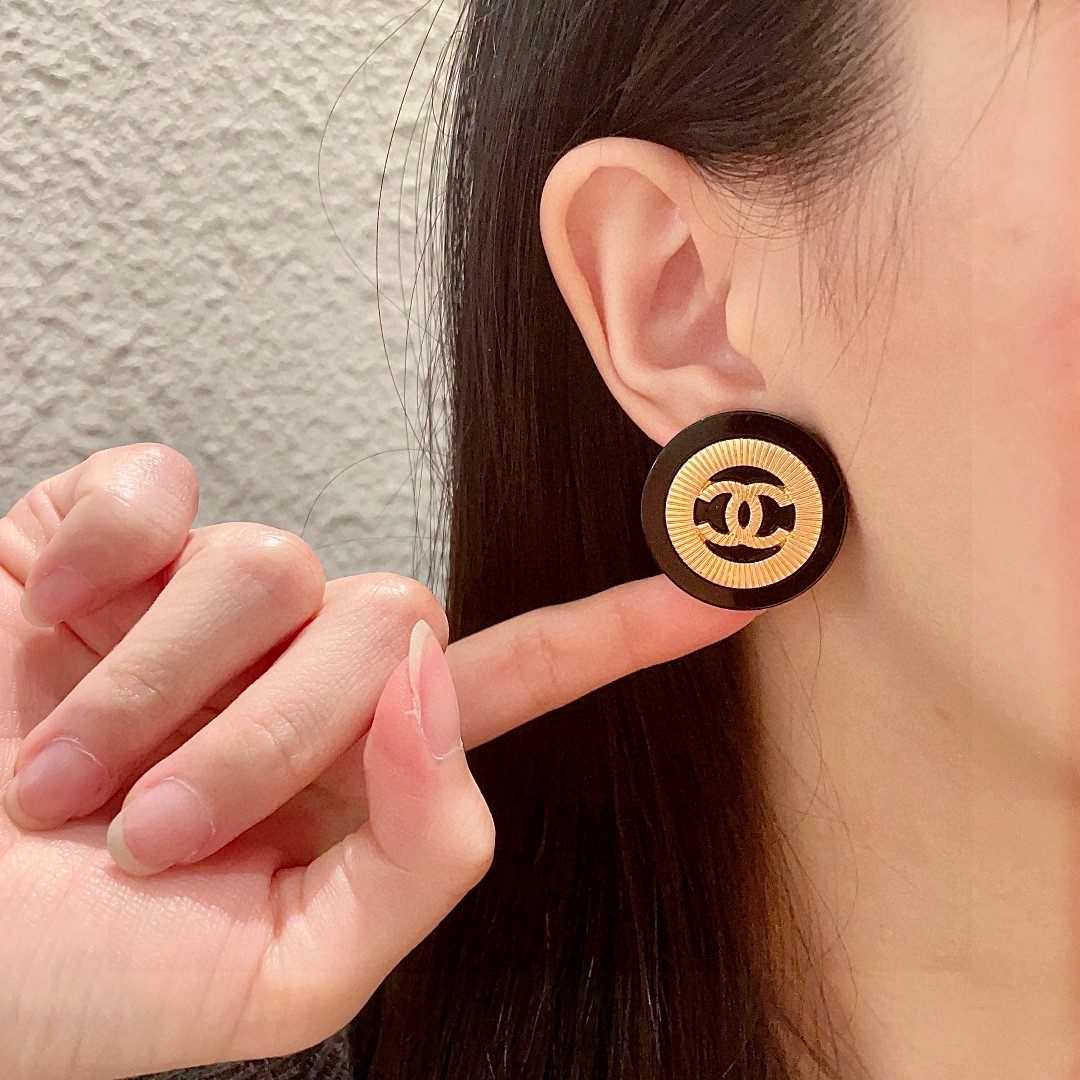  香奈儿✨双C耳钉 三色齐