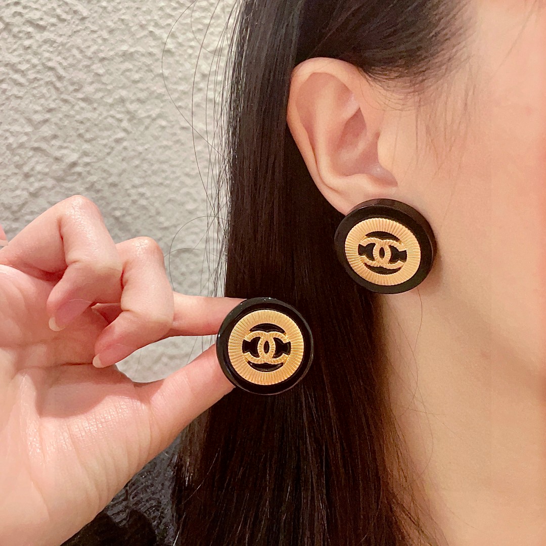  香奈儿✨双C耳钉 三色齐