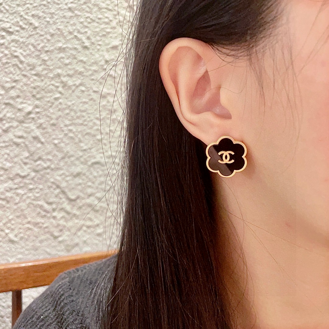  香奈儿✨山茶花双C耳钉