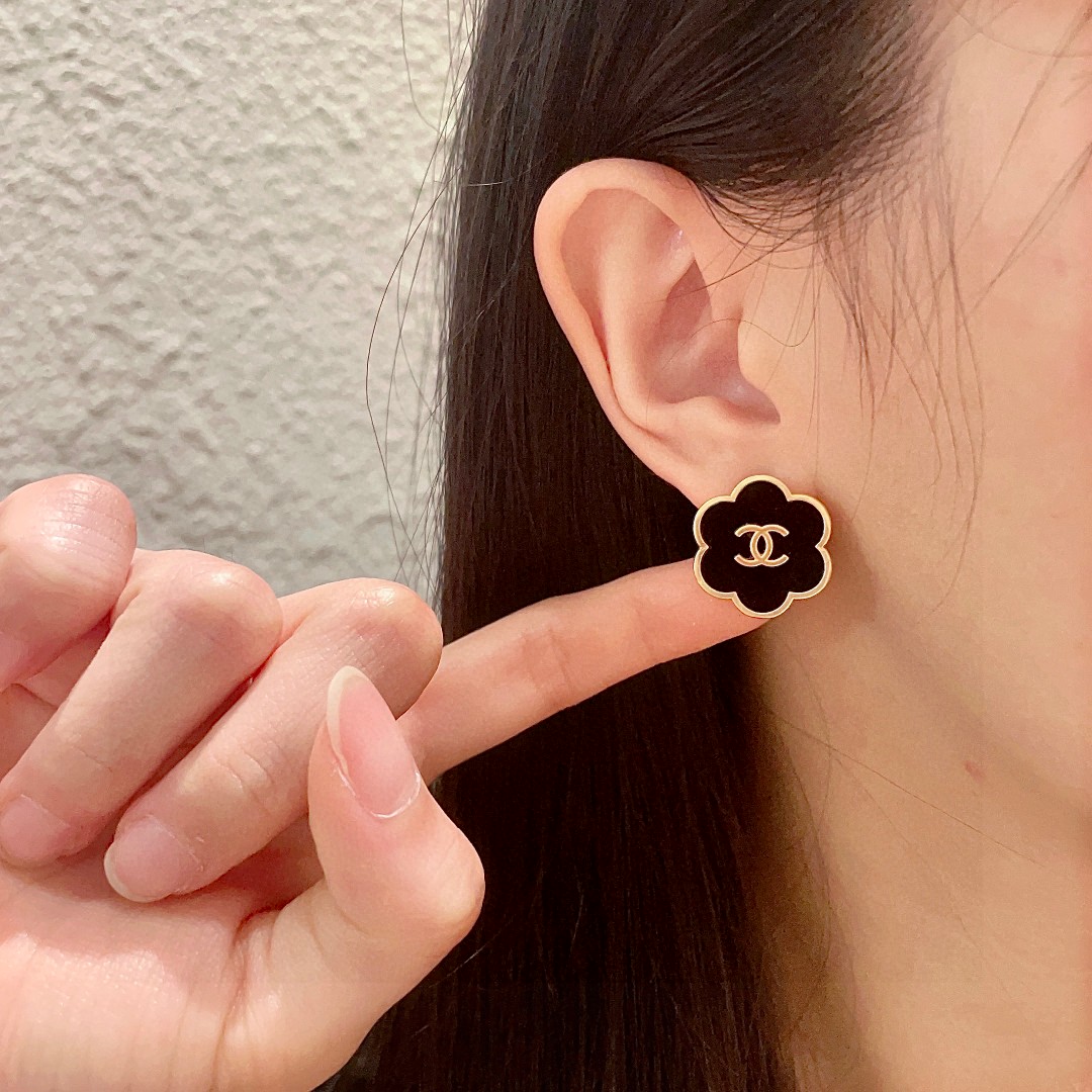  香奈儿✨山茶花双C耳钉